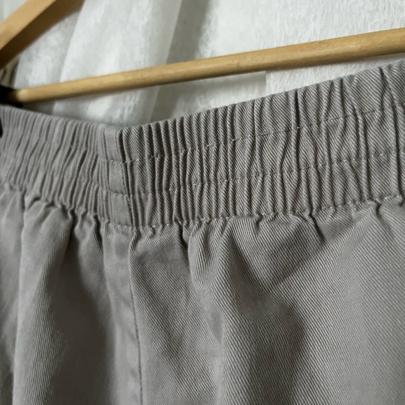 Pleated Beige Pants - Picture 3 of 4